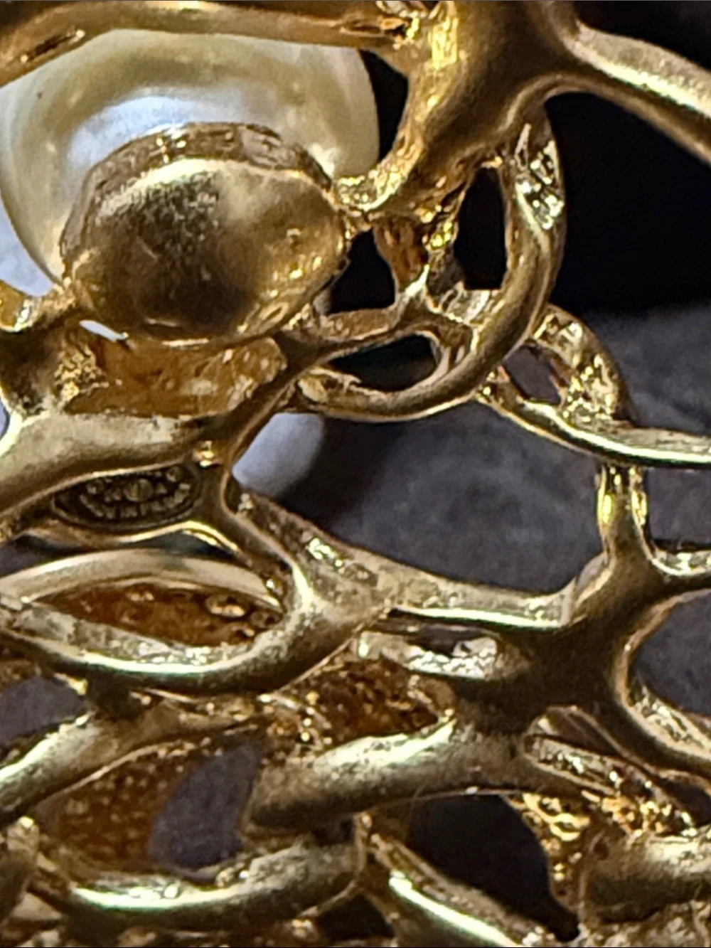 CHANEL statement gold